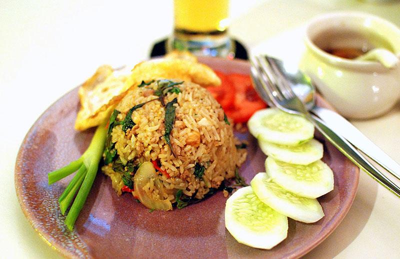معرفی غذای تایلند: برنج سرخ شده (Khao Pad)