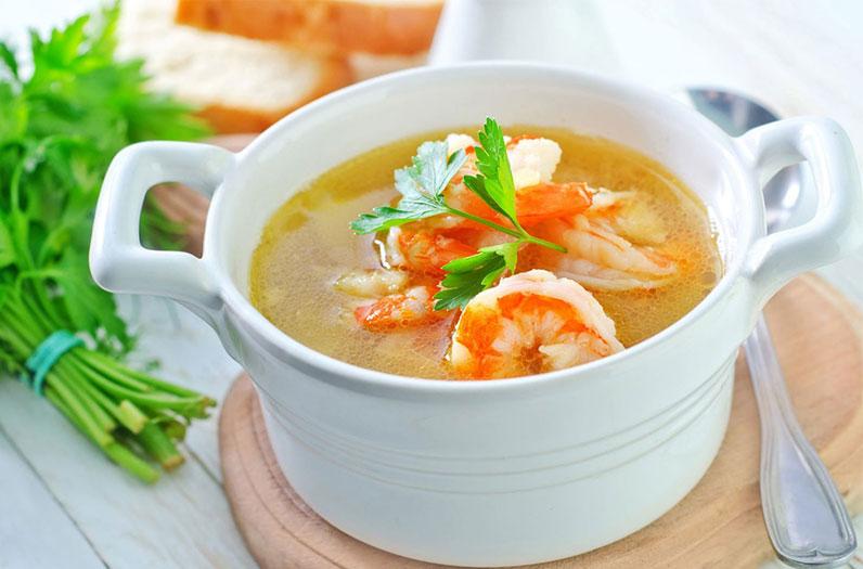 معرفی غذای تایلند: سوپ میگو تند (Tom Yum Goong)