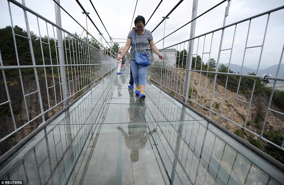 پل اسکای واک (Sky walk) در چین پل اسکای واک در چین