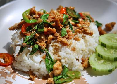 معرفی غذای تایلند: گوشت سرخ شده با ریحان