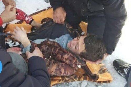 نجات پسر 11 ساله از زیر بهمن در اسکو