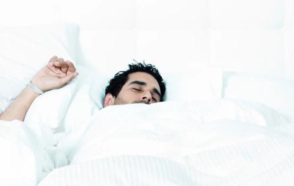 6 فایده برهنه خوابیدن که باید بدانید!