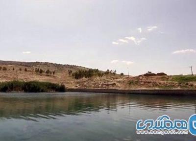 سراب مورت یکی از جاذبه های طبیعی استان کرمانشاه است