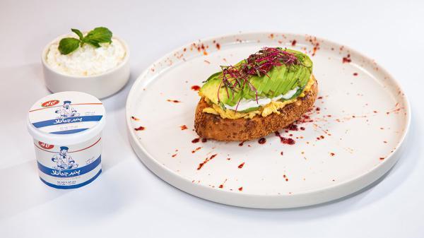 طرز تهیه اسکرامبل چیاتلا و آووکادو؛ صبحانه ای مقوی و متفاوت