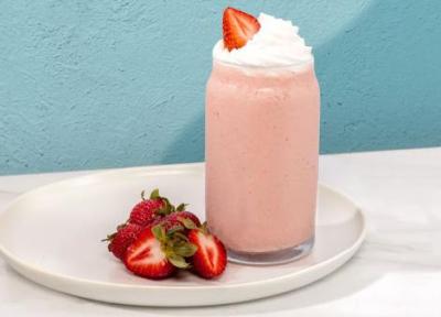 طرز تهیه اسموتی توت فرنگی و شیر سویا لطیف و خوشمزه